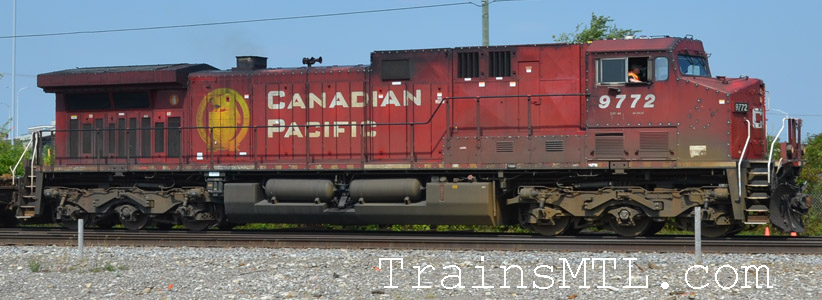 Locomotive CP9772 right side / coté droit